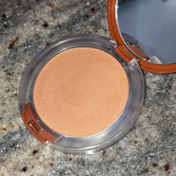 Clinique ☆ True Bronze Pressed Powder Bronzer - Picture 7 of 10